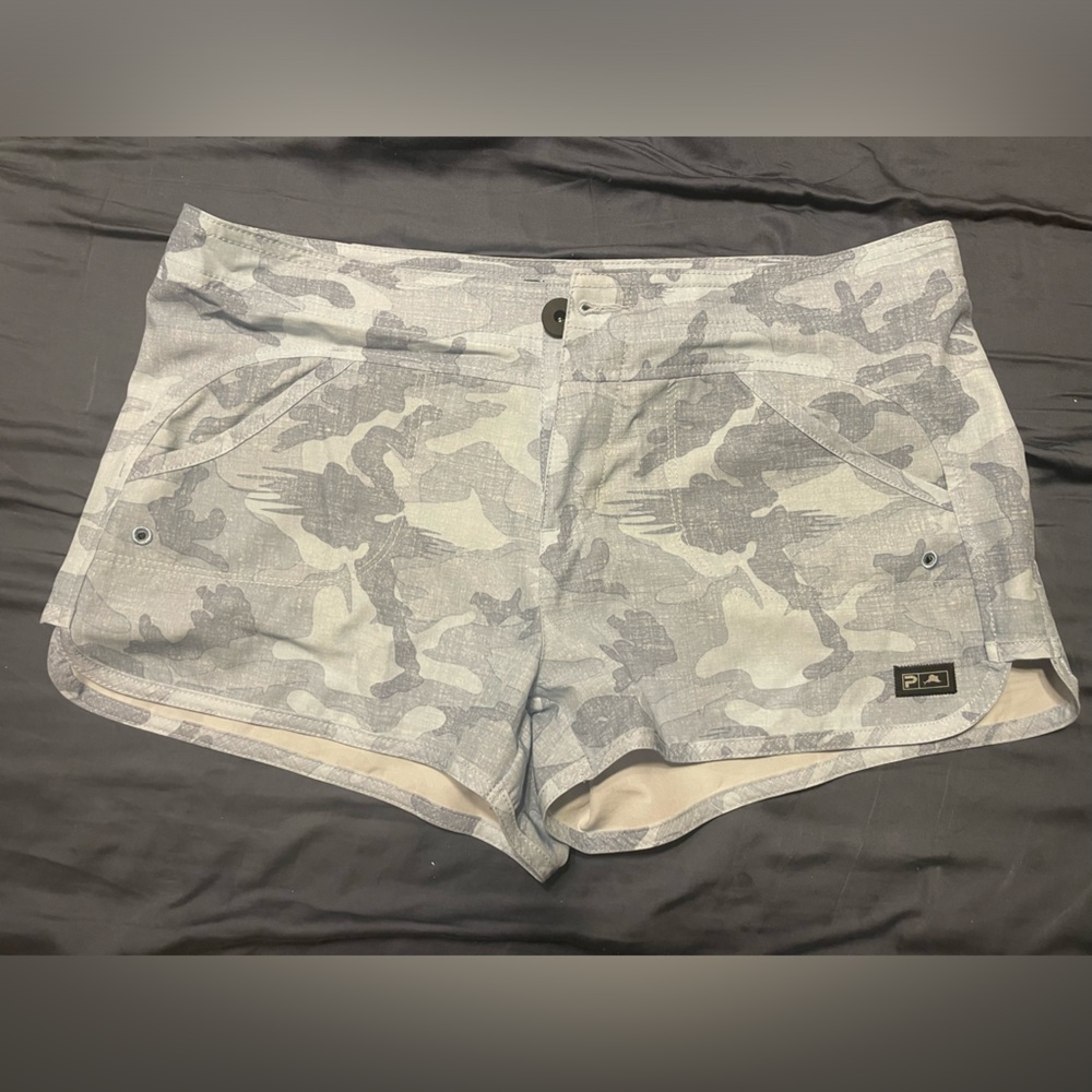 PELAGIC size 4 shorts